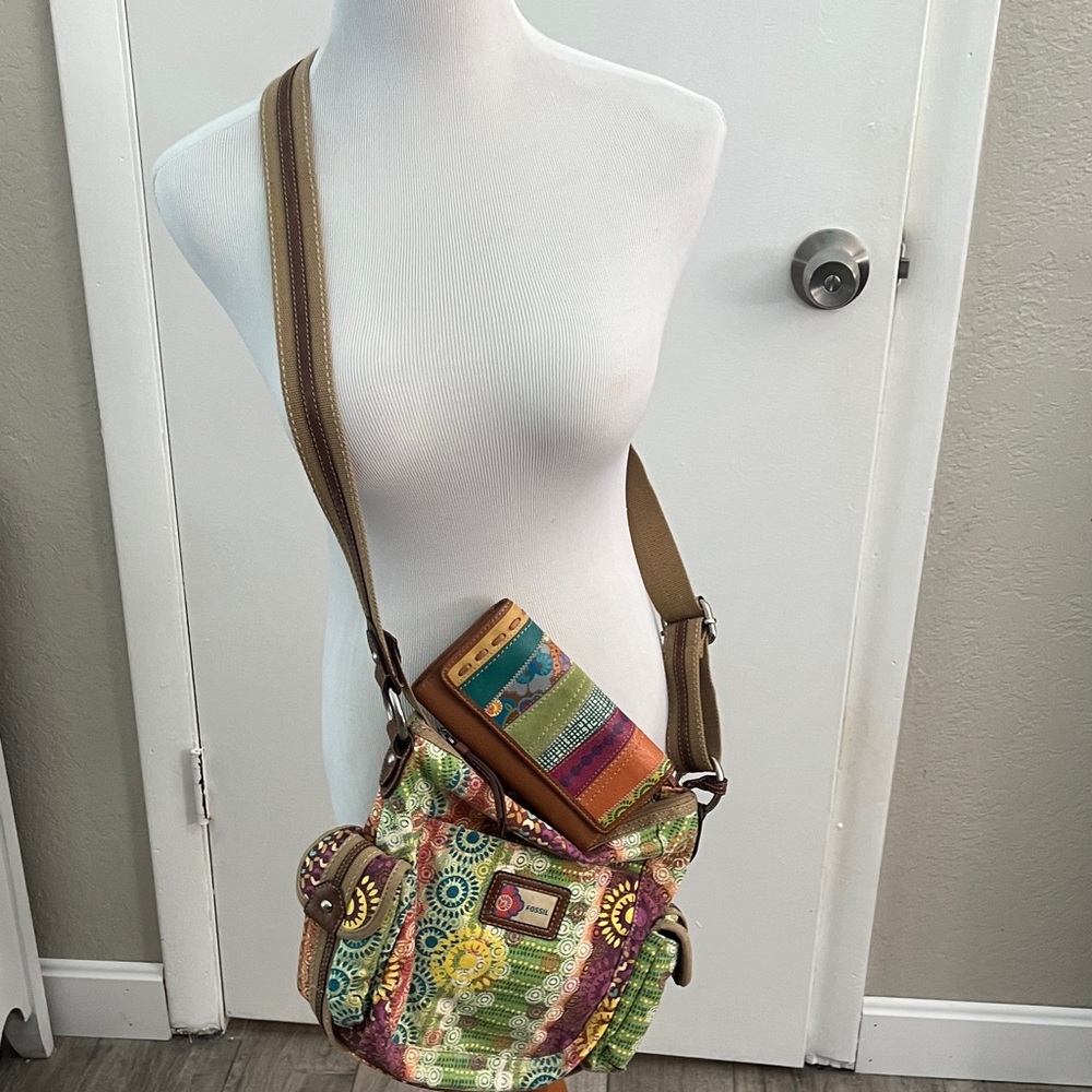 Fossil Colorful Patterned Crossbody Bag with matching leather wallet. Nwot